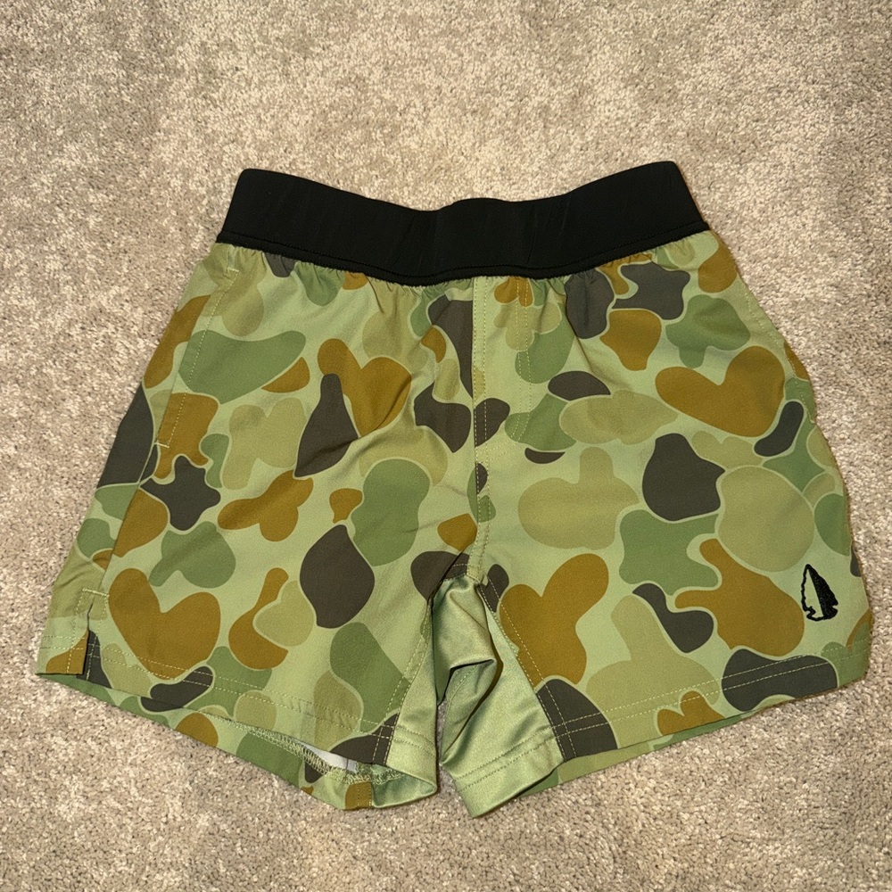 TacHuntFish boys shorts size 12 in Frog!